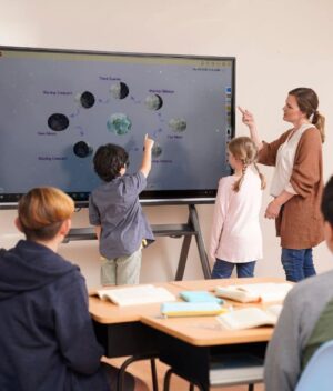 STUDENT-ENGAGEMENT-IN-THE-MODERN-CLASSROOM-4
