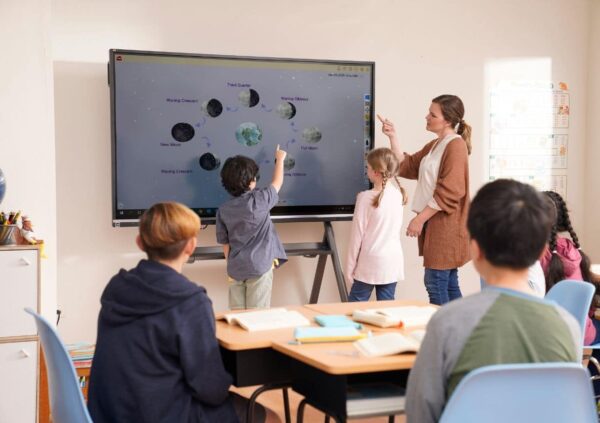 STUDENT-ENGAGEMENT-IN-THE-MODERN-CLASSROOM-4