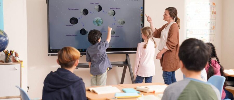 STUDENT-ENGAGEMENT-IN-THE-MODERN-CLASSROOM-4